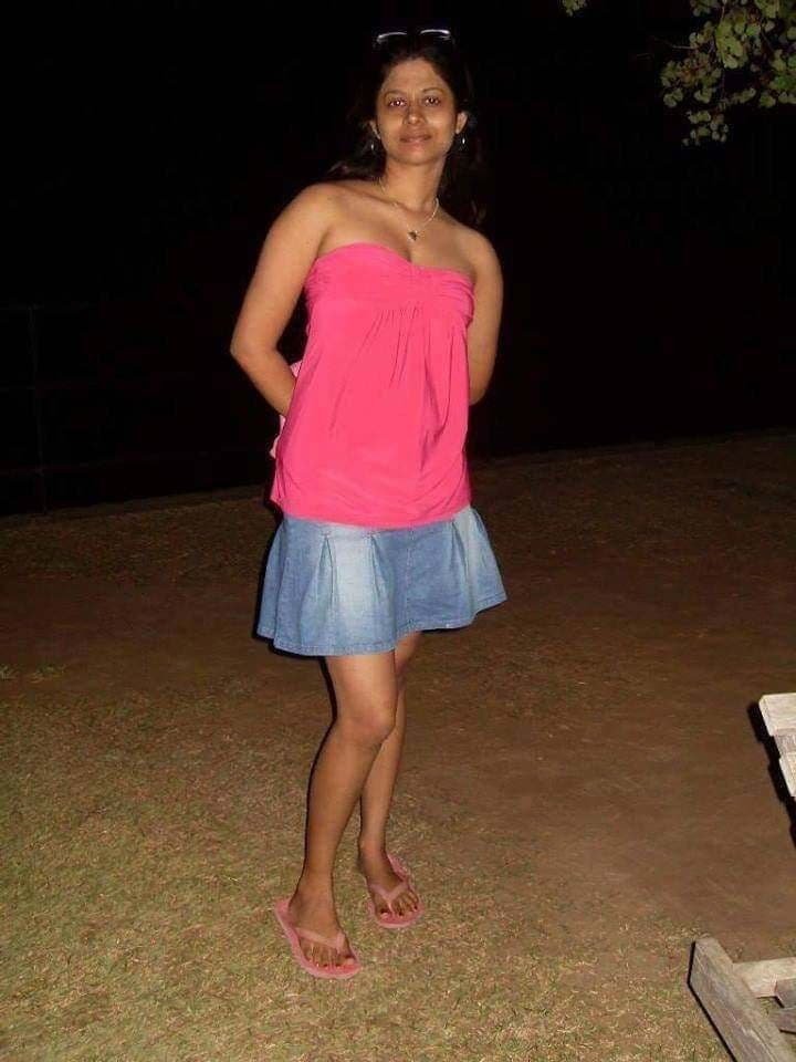 Sri Lankan Beauty Gets Frisky On Cam 32