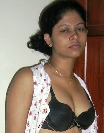 Sri Lankan Beauty Gets Frisky On Cam 35