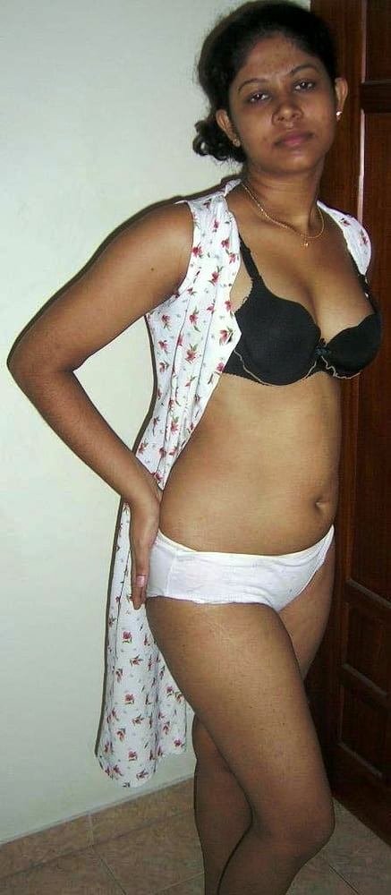 Sri Lankan Beauty Gets Frisky On Cam 36