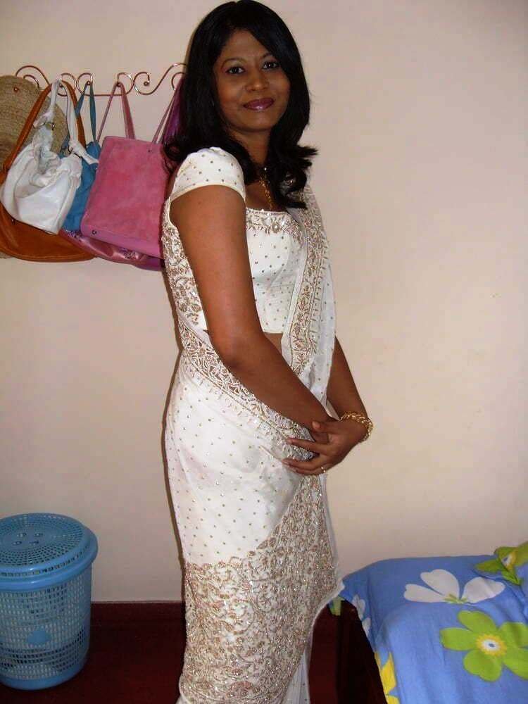 Sri Lankan Beauty Gets Frisky On Cam 37