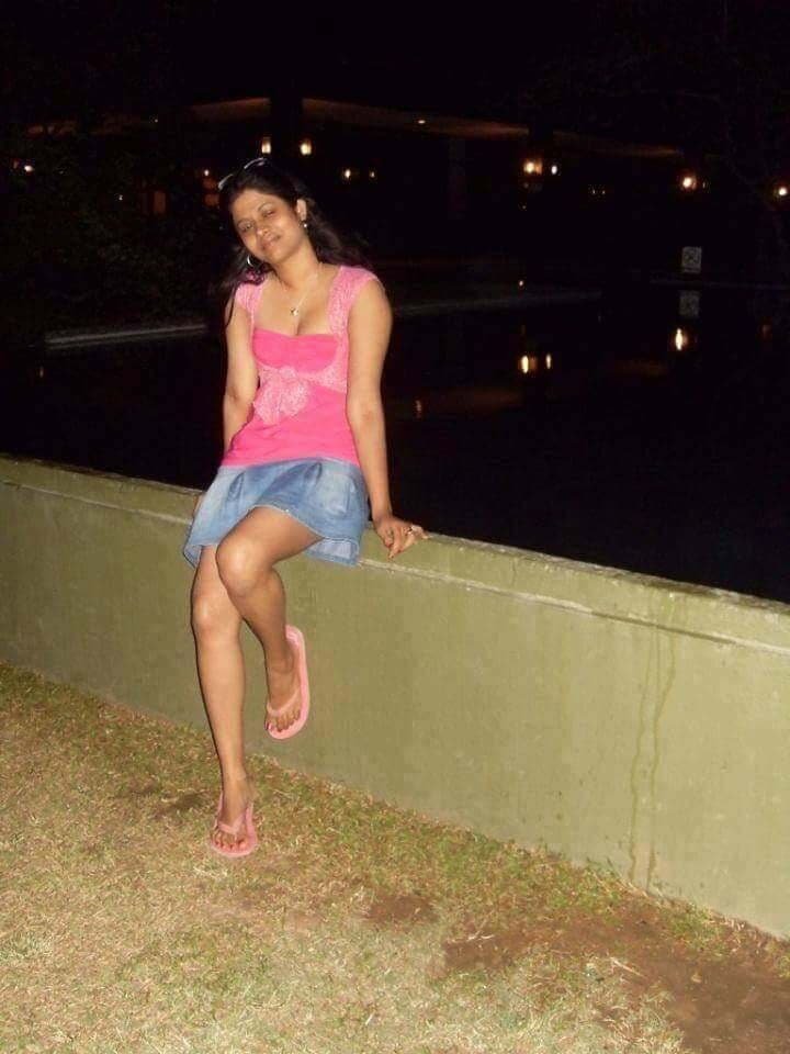 Sri Lankan Beauty Gets Frisky On Cam 39