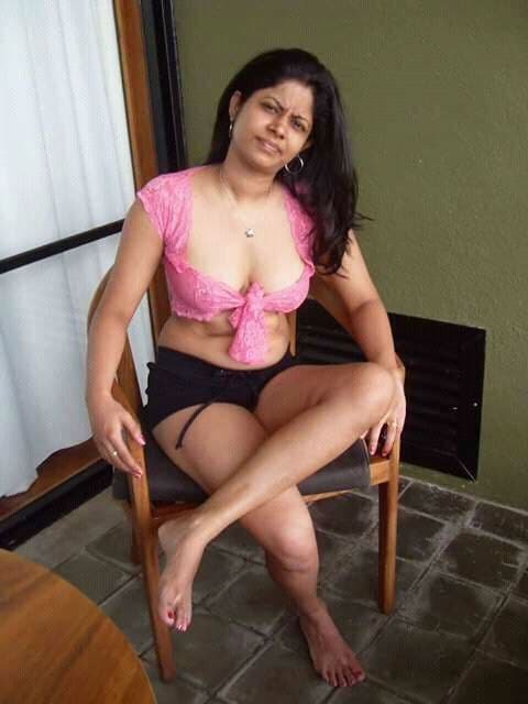 Sri Lankan Beauty Gets Frisky On Cam 44