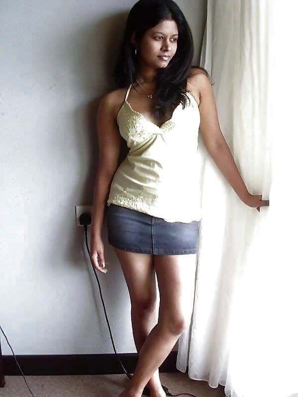 Sri Lankan Beauty Gets Frisky On Cam 46