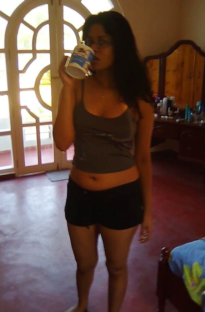 Sri Lankan Beauty Gets Frisky On Cam 47