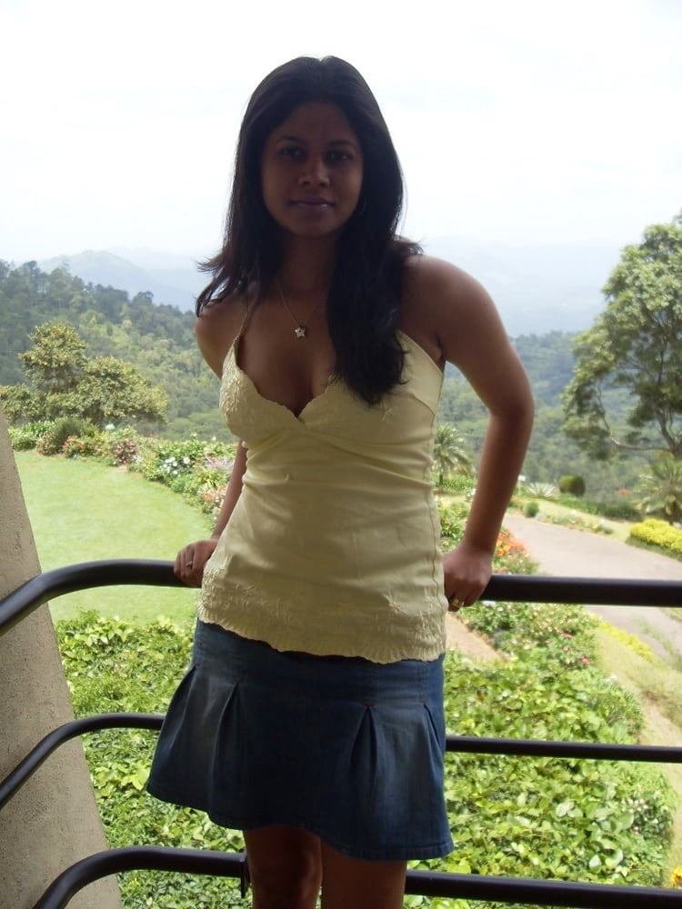 Sri Lankan Beauty Gets Frisky On Cam 53