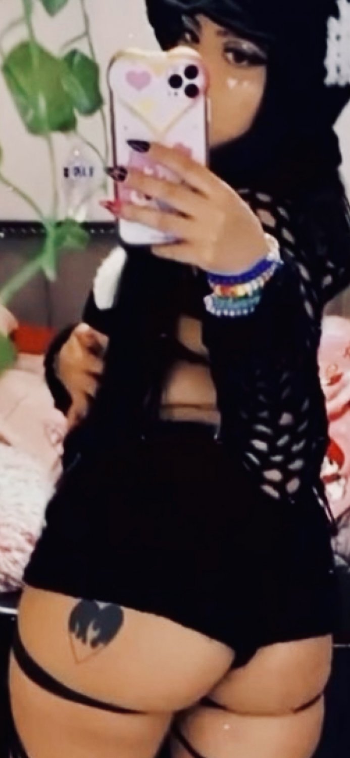 Latina Brunette With A Fat Ass That Begs For Attention 4