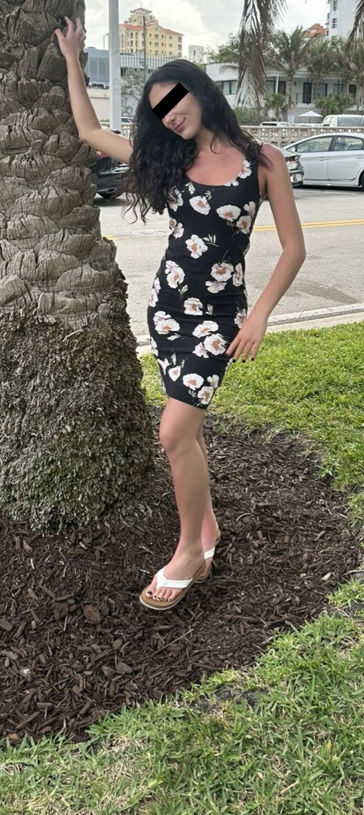 Bimbo Struts Her Sundress And Sexy Feet 2