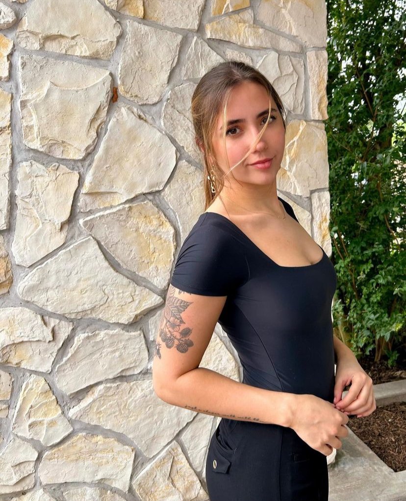 fahişe phoebe'ni̇n çi̇rki̇n bi̇r çalisi var ve gösteri̇li̇yor 5