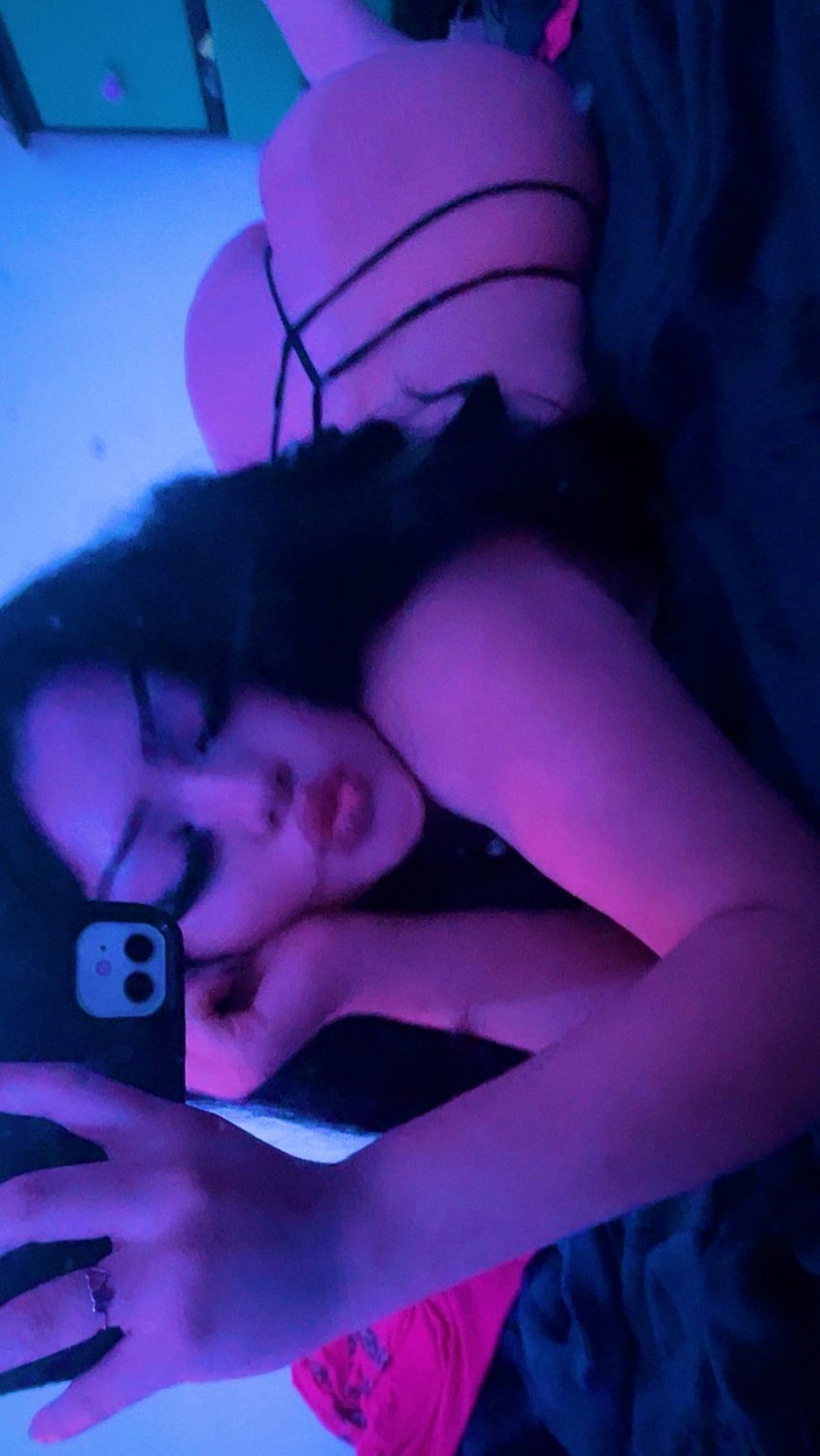 Mystery Blonde Drives Us Wild In POV Shot 1