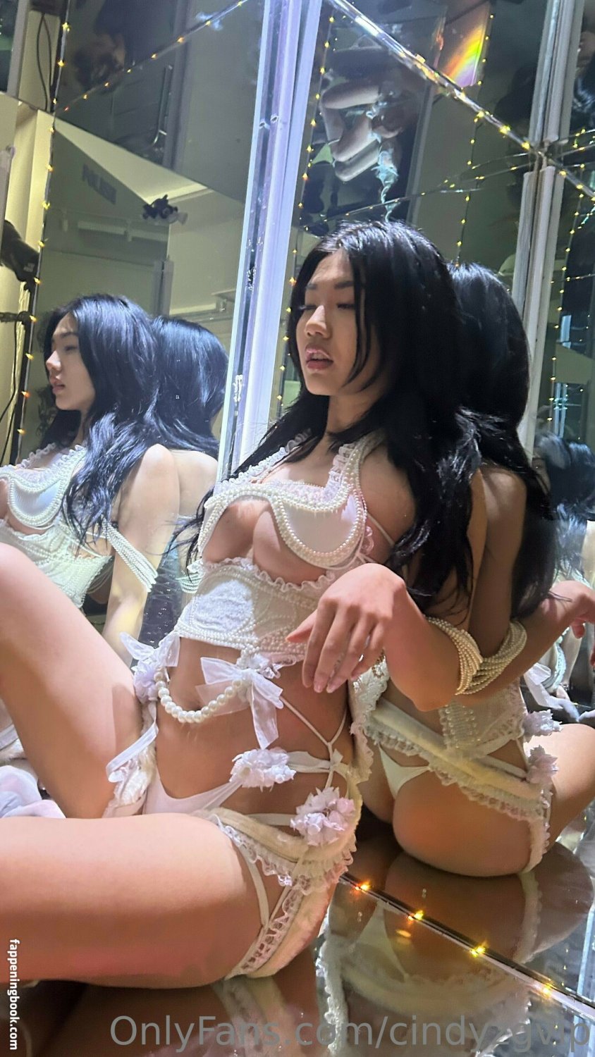 Lush Chinese Beauty in Lace Lingerie 36