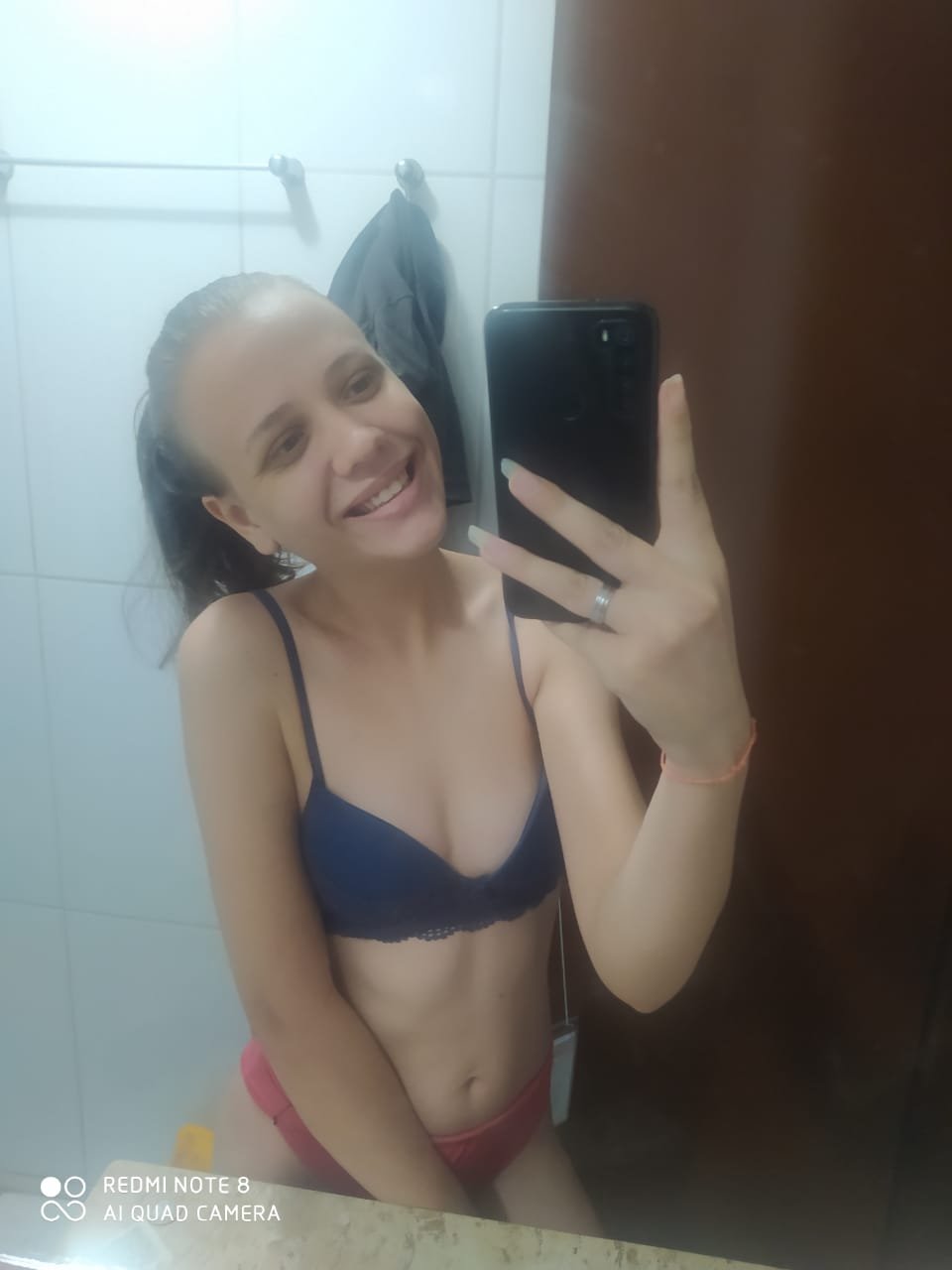 Ana, 26 años prostituta de esperma revelada y sobrellenada como una puta hambrienta necesitada de semen 5