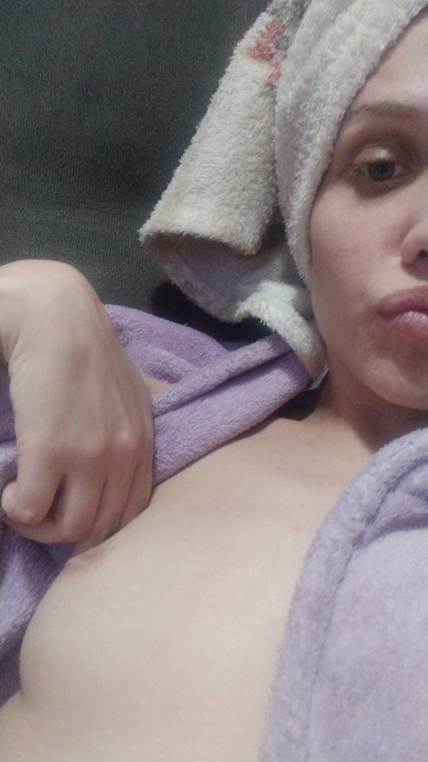 Ana, 26 años prostituta de esperma revelada y sobrellenada como una puta hambrienta necesitada de semen 10