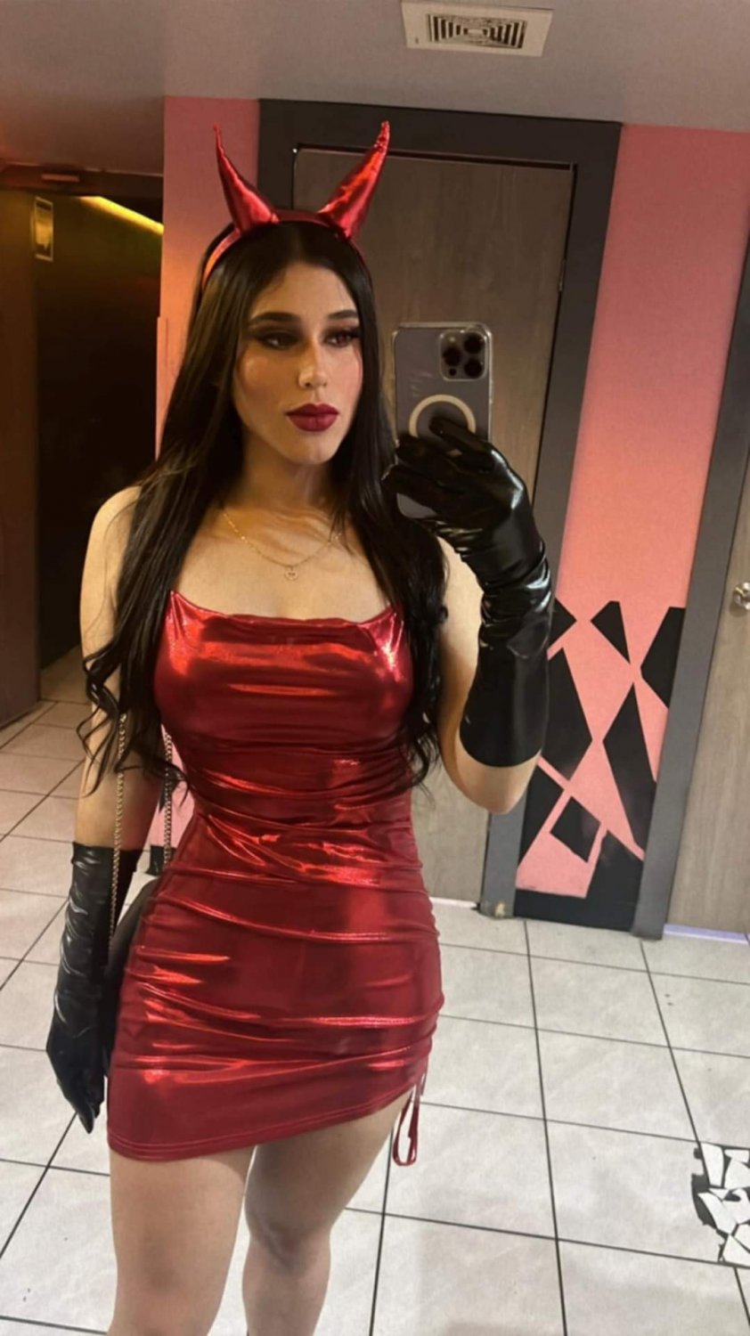 Tijuana Tease Snaps Her Round Booty for You 4