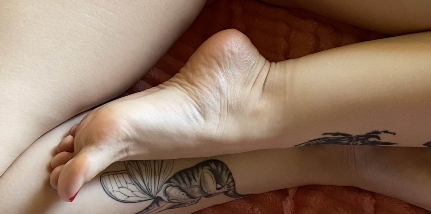 Hottie’s Petits Pieds Tease in Sizzling Foot Fetish Action 28