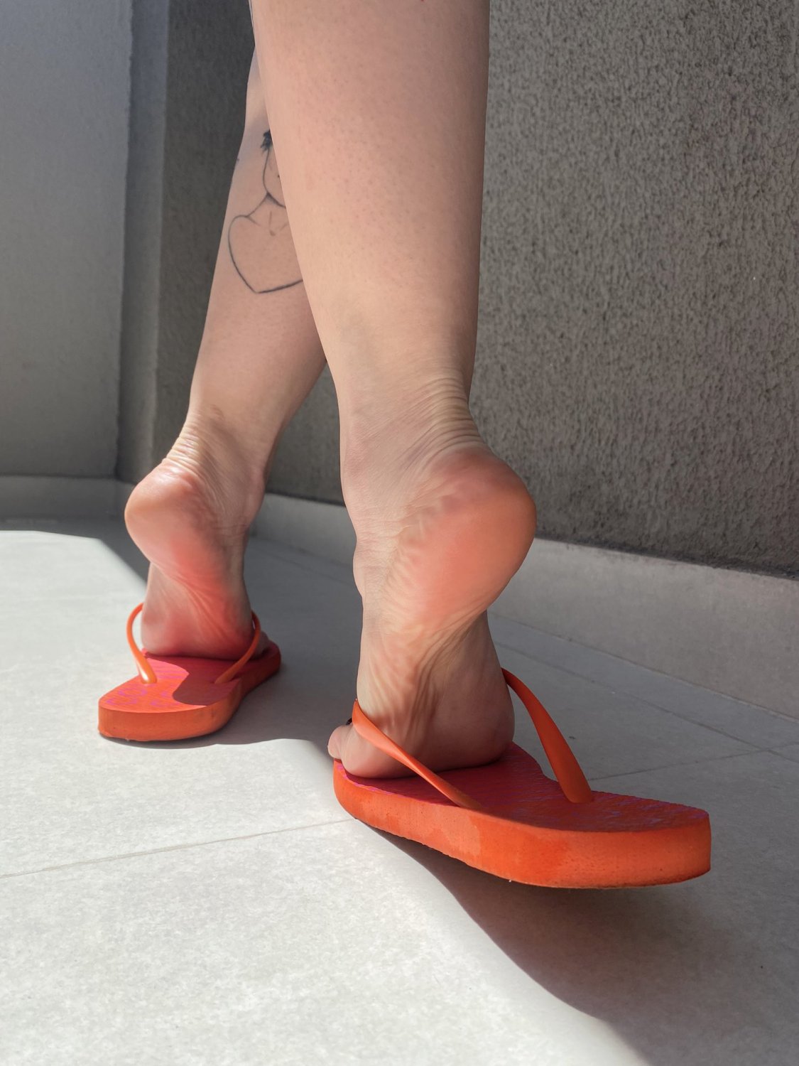 Hottie’s Petits Pieds Tease in Sizzling Foot Fetish Action 32