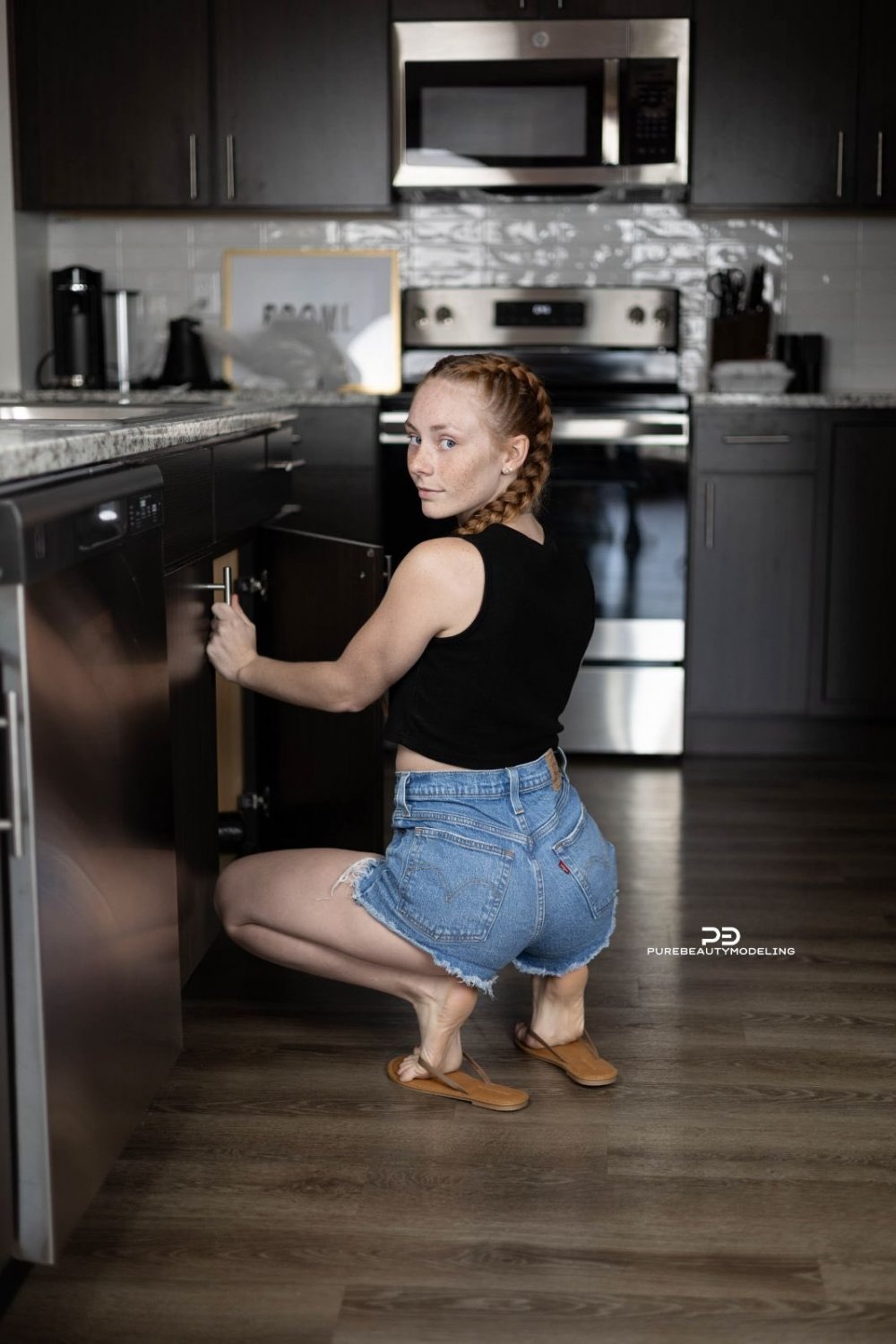 casalinga in cucina 5