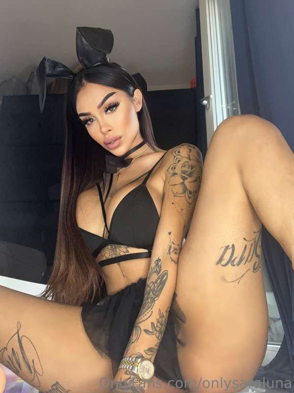 Tattooed TS’ Big Tits Shine in Lingerie Fuck 31