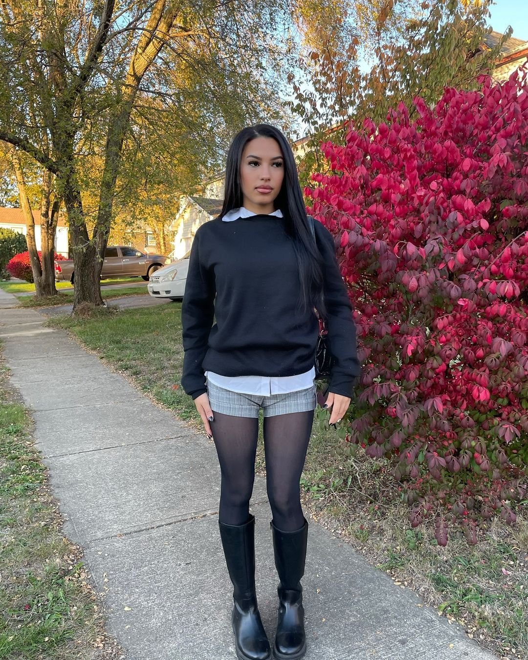 Latina Yeslin’s Brunette Selfie Sparks Hard Fuck 1