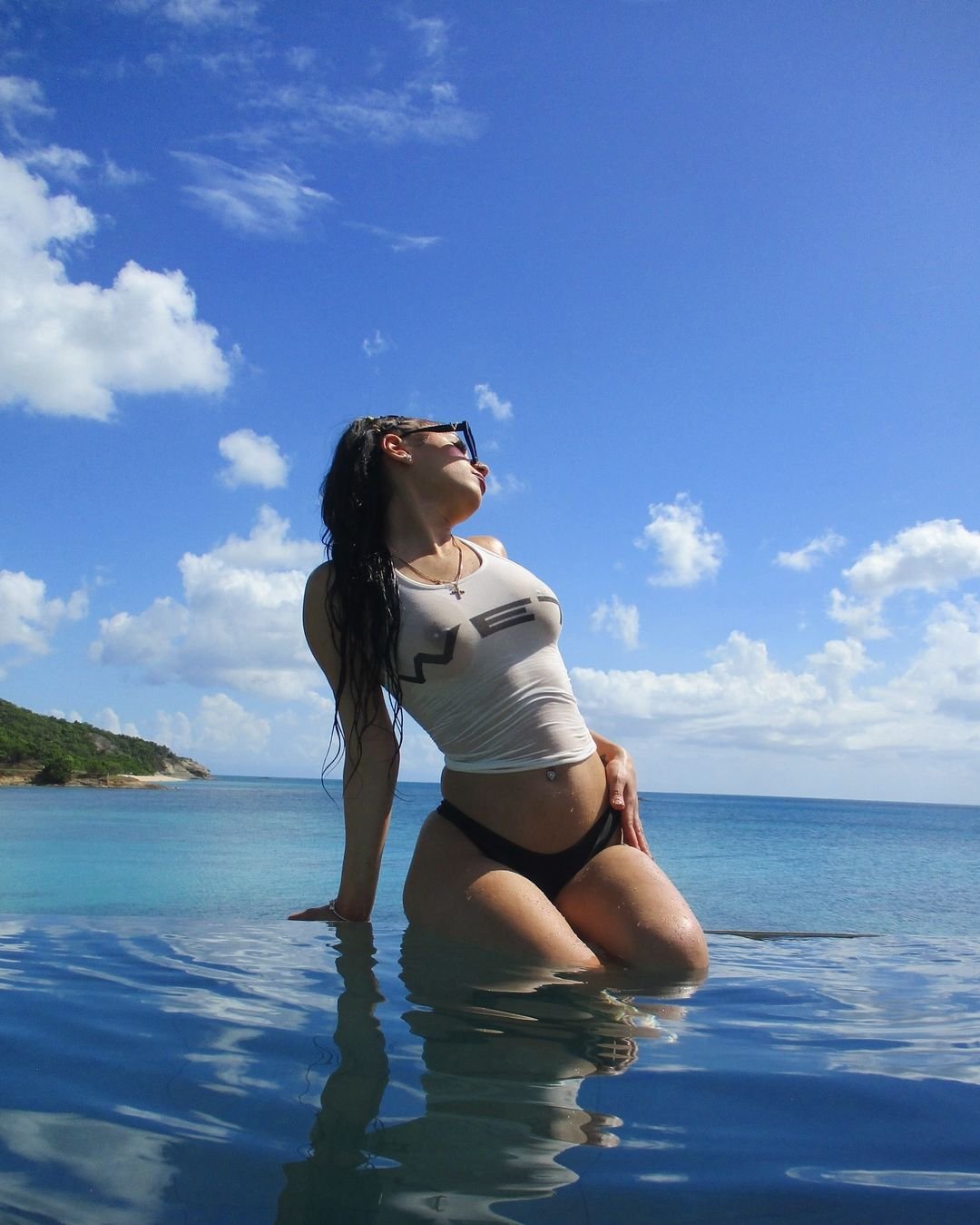 Latina Yeslin’s Brunette Selfie Sparks Hard Fuck 13