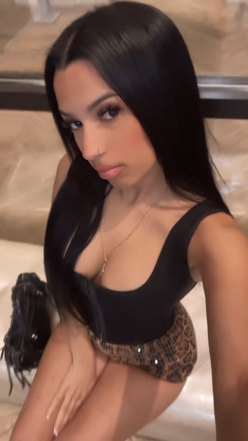 Latina Yeslin’s Brunette Selfie Sparks Hard Fuck 15