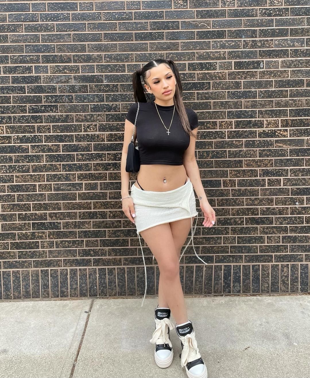 Latina Yeslin’s Brunette Selfie Sparks Hard Fuck 20