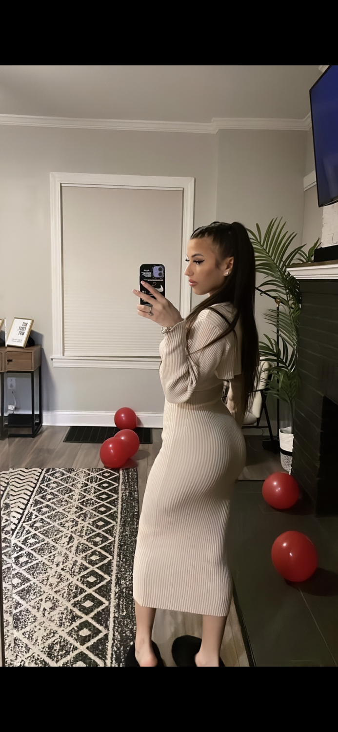 Latina Yeslin’s Brunette Selfie Sparks Hard Fuck 22