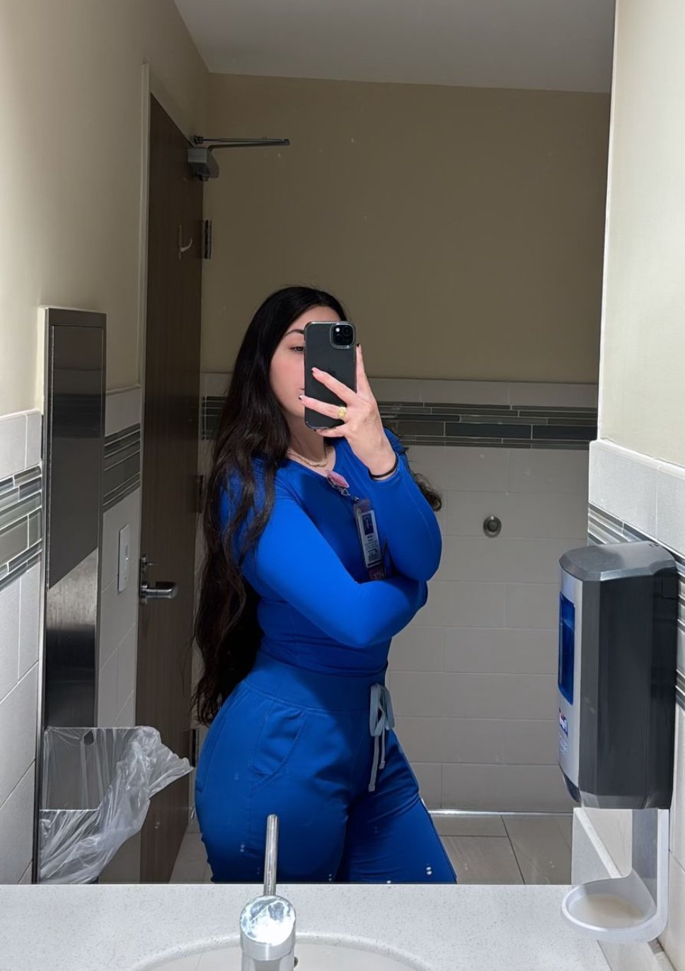 axellevanessa-nurse hoe. dm si vous l'avez 3