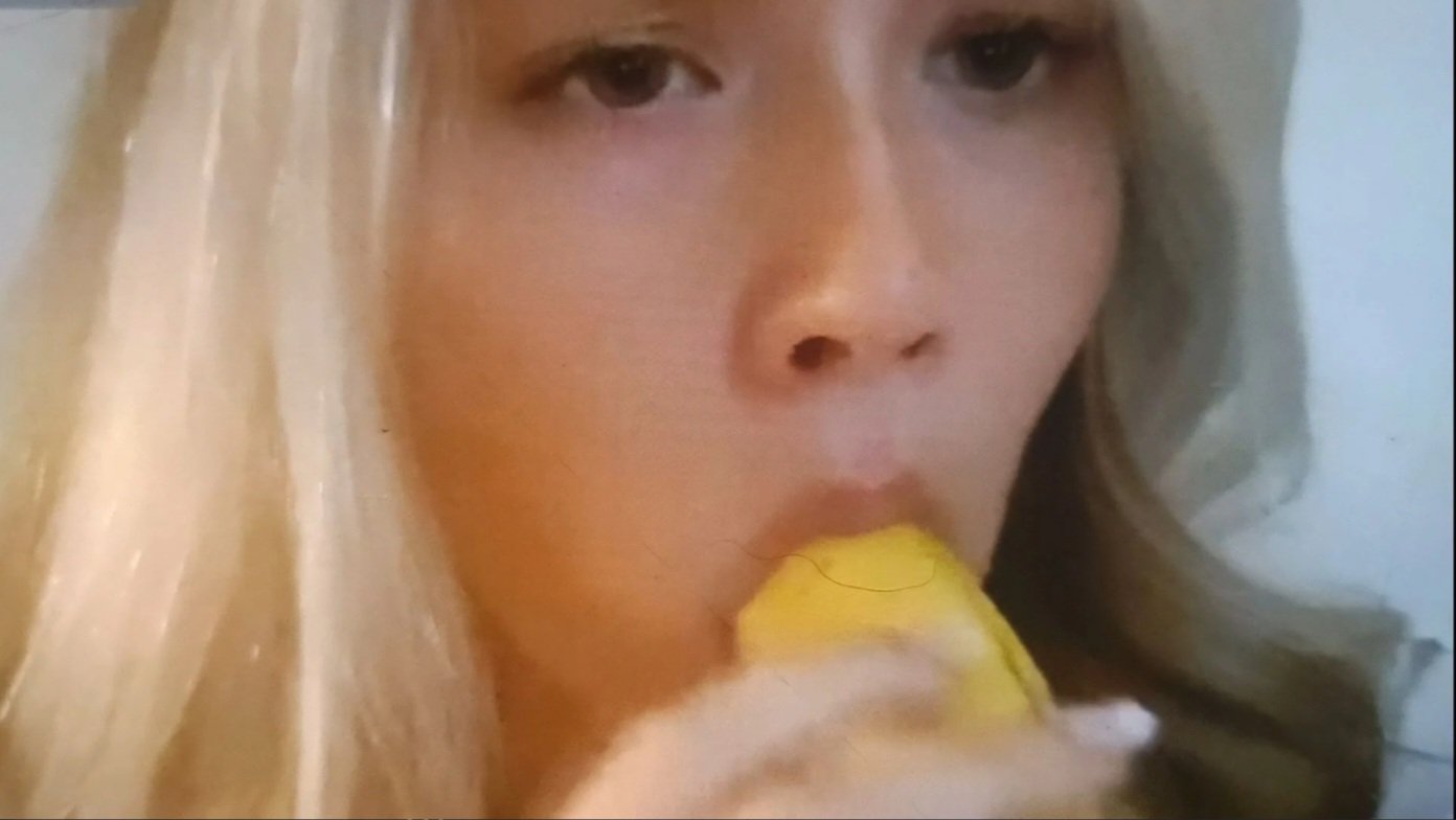 Urocza nastolatka uwielbia ekspozycję 1