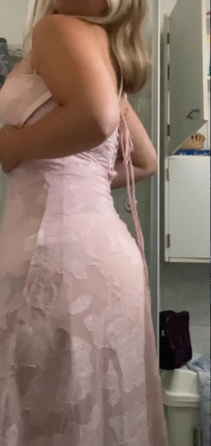 Urocza nastolatka uwielbia ekspozycję 4