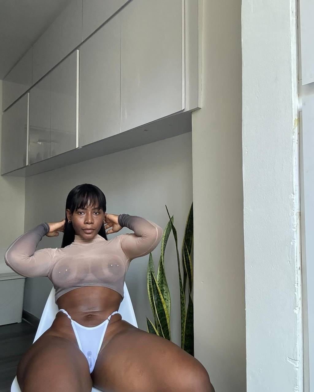 Ich würde diesen Trottel beklatschen 32