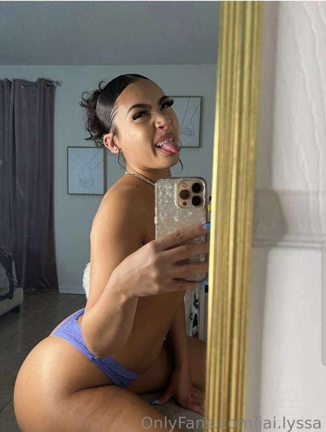 이 가벼운 피부의 악당을 보고도 견딜 수 있겠어요? 18