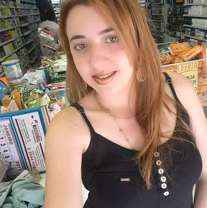 Dona de loja gostosa demais 6