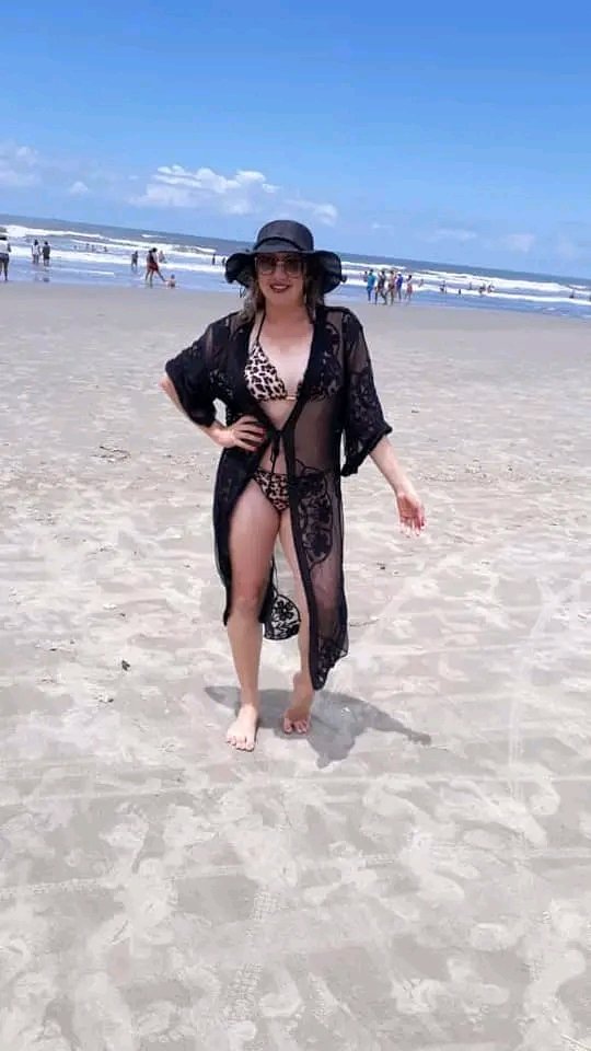 Dona de loja gostosa demais 7