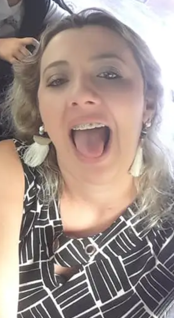 Dona de loja gostosa demais 15