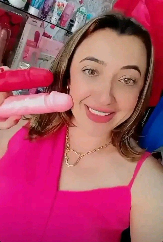 Dona de loja gostosa demais 22