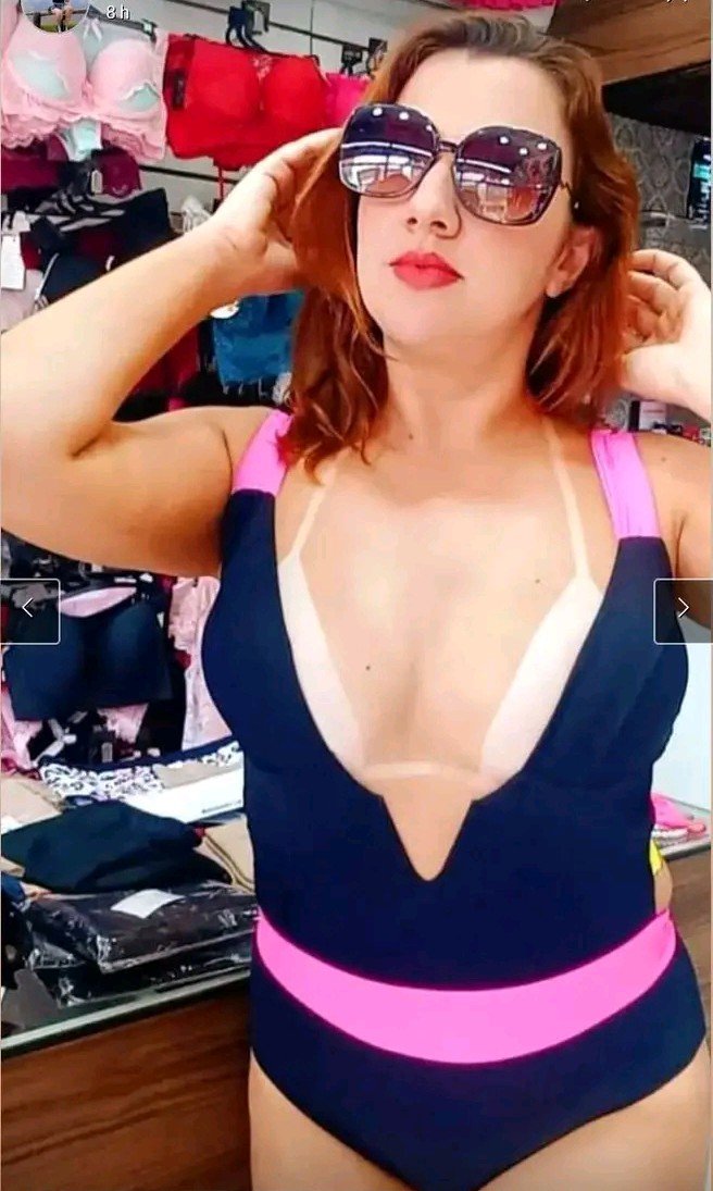 Dona de loja gostosa demais 23