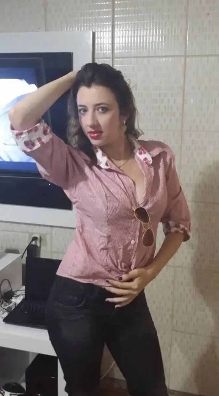 Dona de loja gostosa demais 28