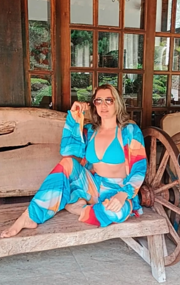 Dona de loja gostosa demais 30