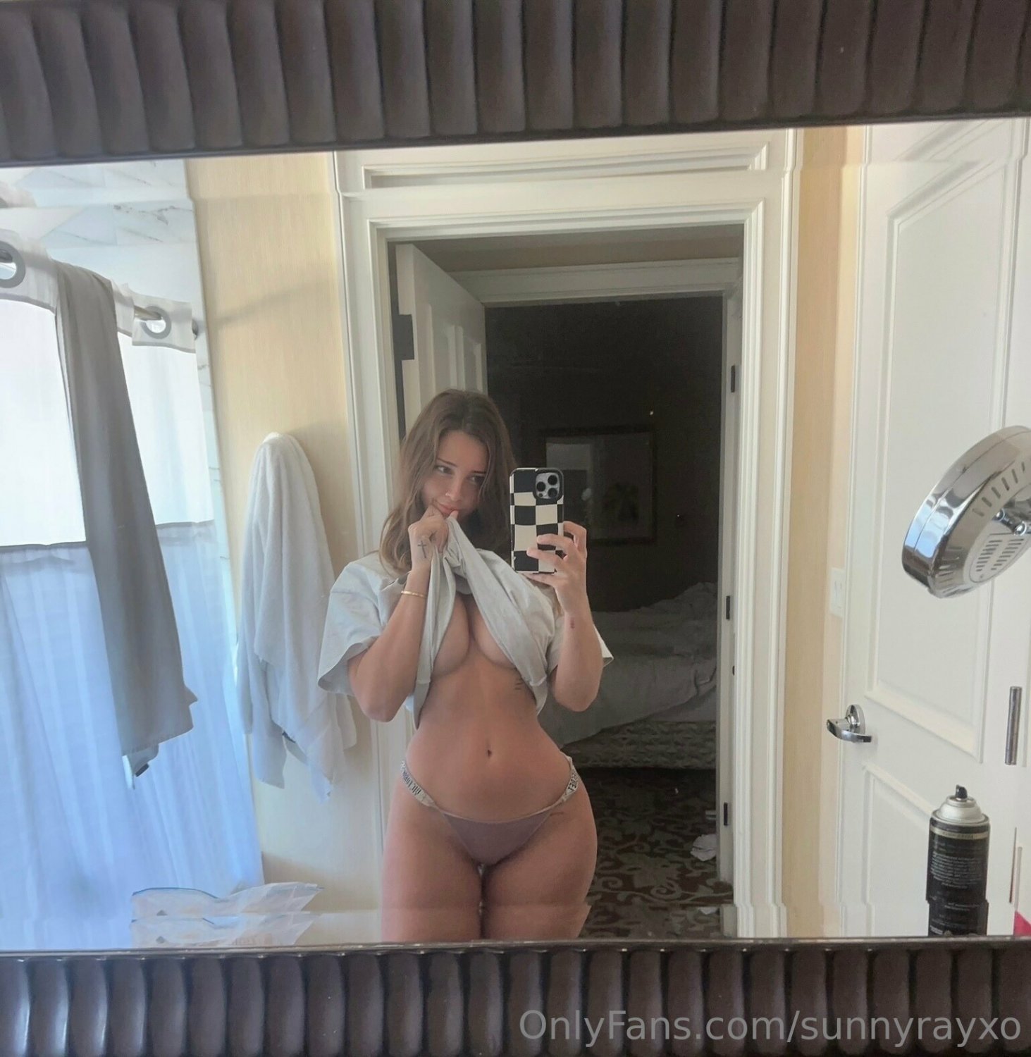 S U NN Y R A Y X O 39