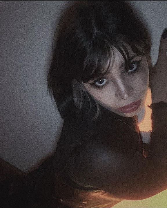 Moios Lights Up The Cam With Her Tease 11