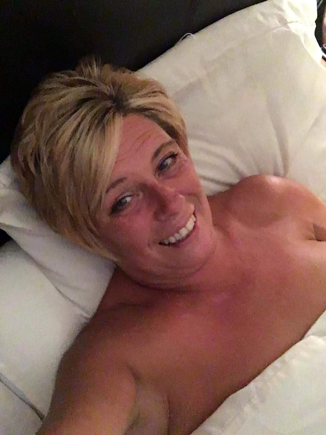 Femme britannique aux cheveux clairs Tina 8