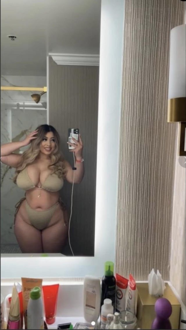 BbyBri14 Shares A BBW Tease Selfie 7