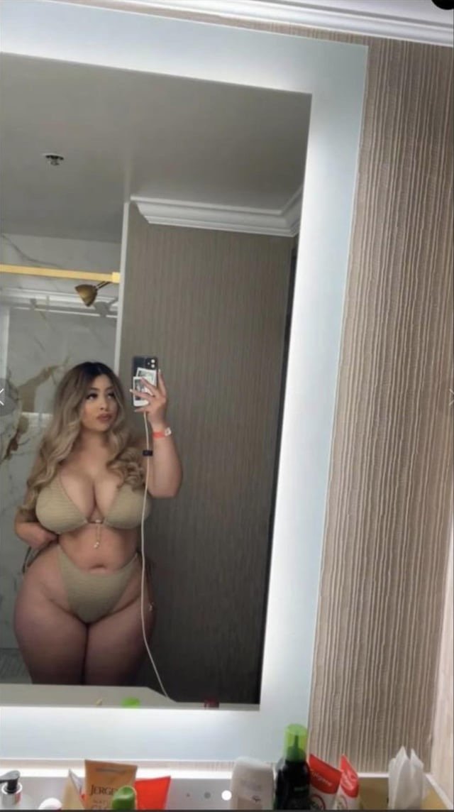 BbyBri14 Shares A BBW Tease Selfie 9