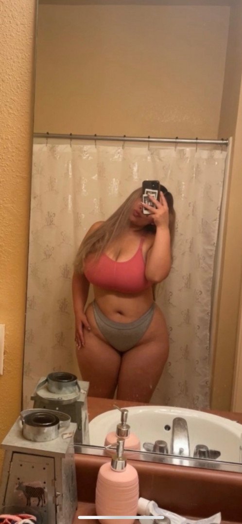 BbyBri14 Shares A BBW Tease Selfie 27