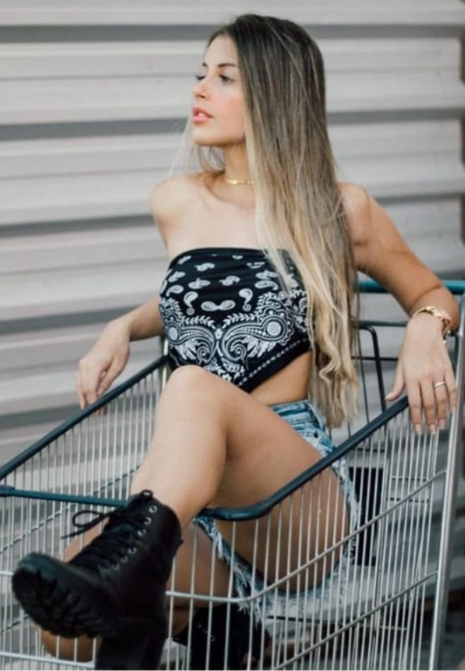 Anna Clara Rios 19