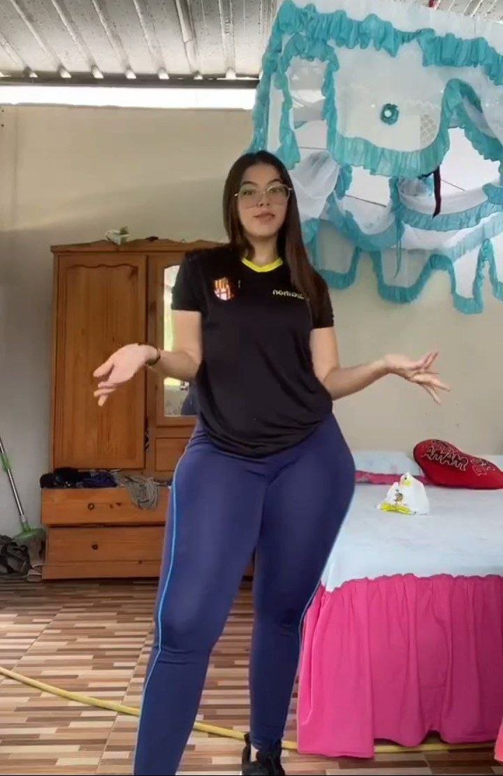 Grube uda (muslos gruesos) piernudas latinas 2