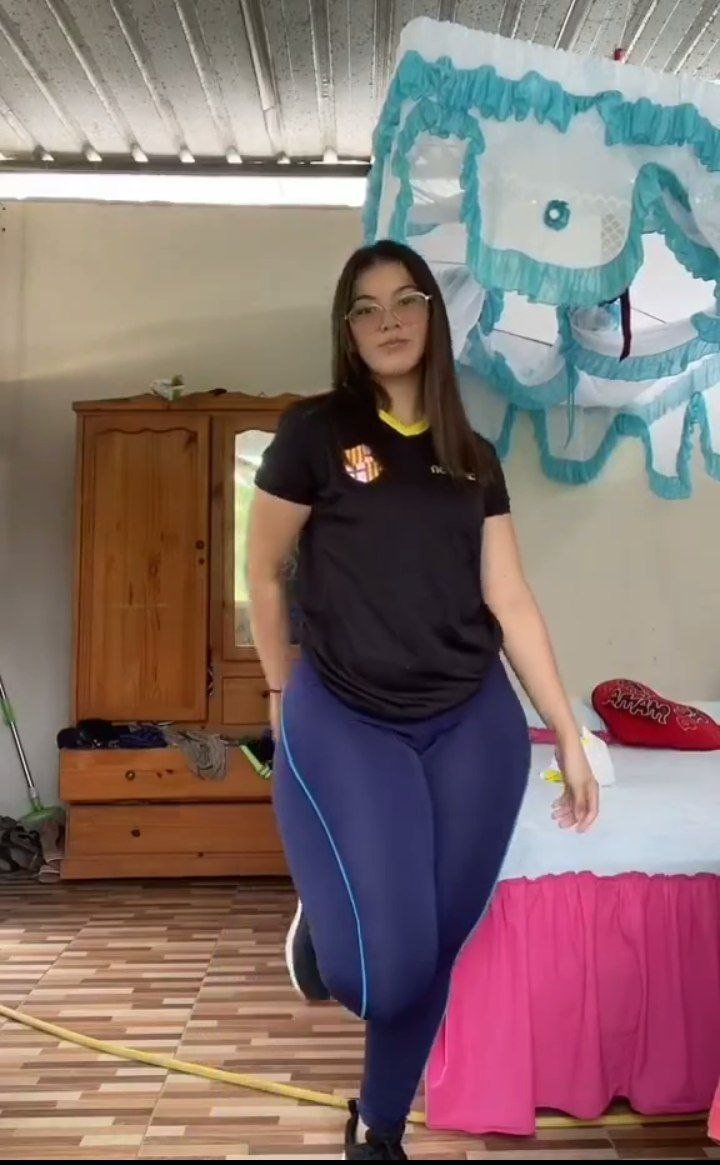 Grube uda (muslos gruesos) piernudas latinas 3