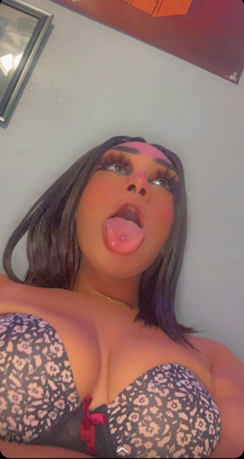 Il cazzone implora di farsi svelare la sua ragazza 2