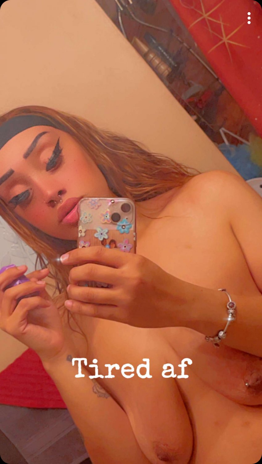 Il cazzone implora di farsi svelare la sua ragazza 6