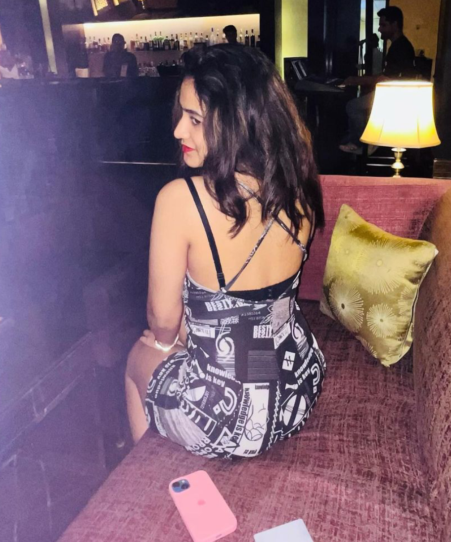 Cuck Exposes His Slutty Girl for the World — She Loves the Attention 2